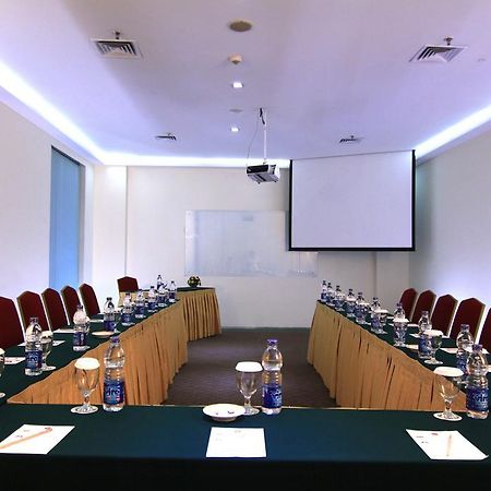 Ibis Mangga Dua Hotel Джакарта Екстериор снимка