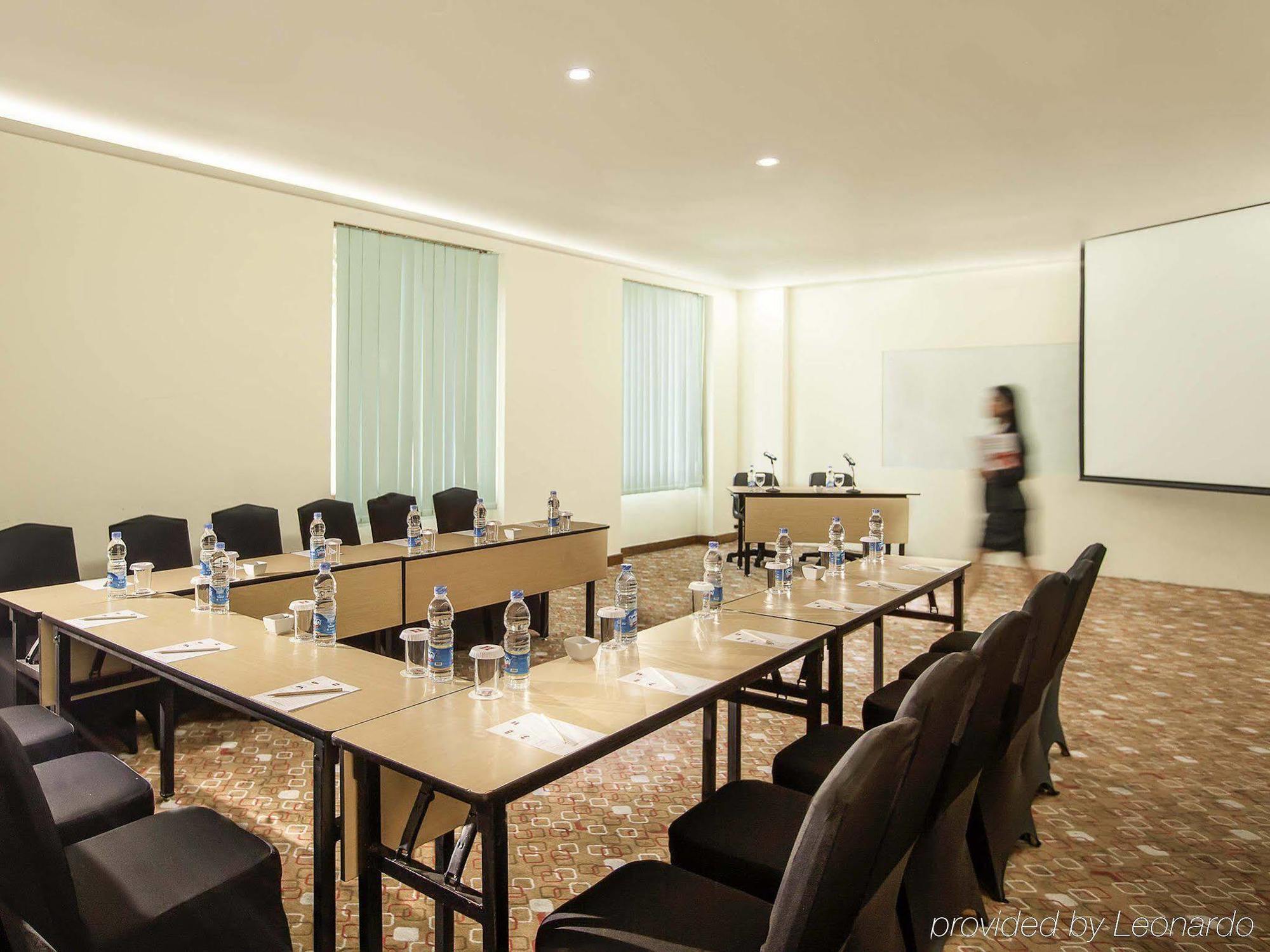 Ibis Mangga Dua Hotel Джакарта Екстериор снимка