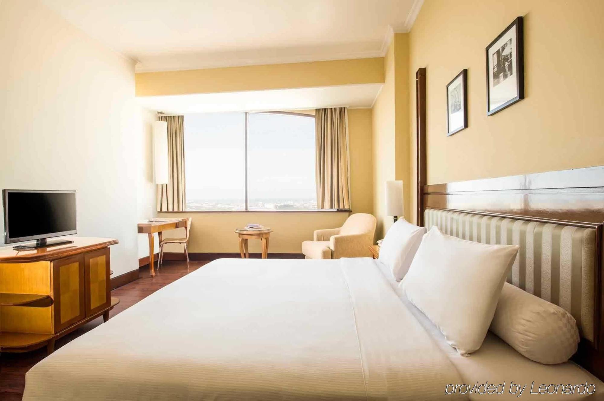 Ibis Mangga Dua Hotel Джакарта Екстериор снимка
