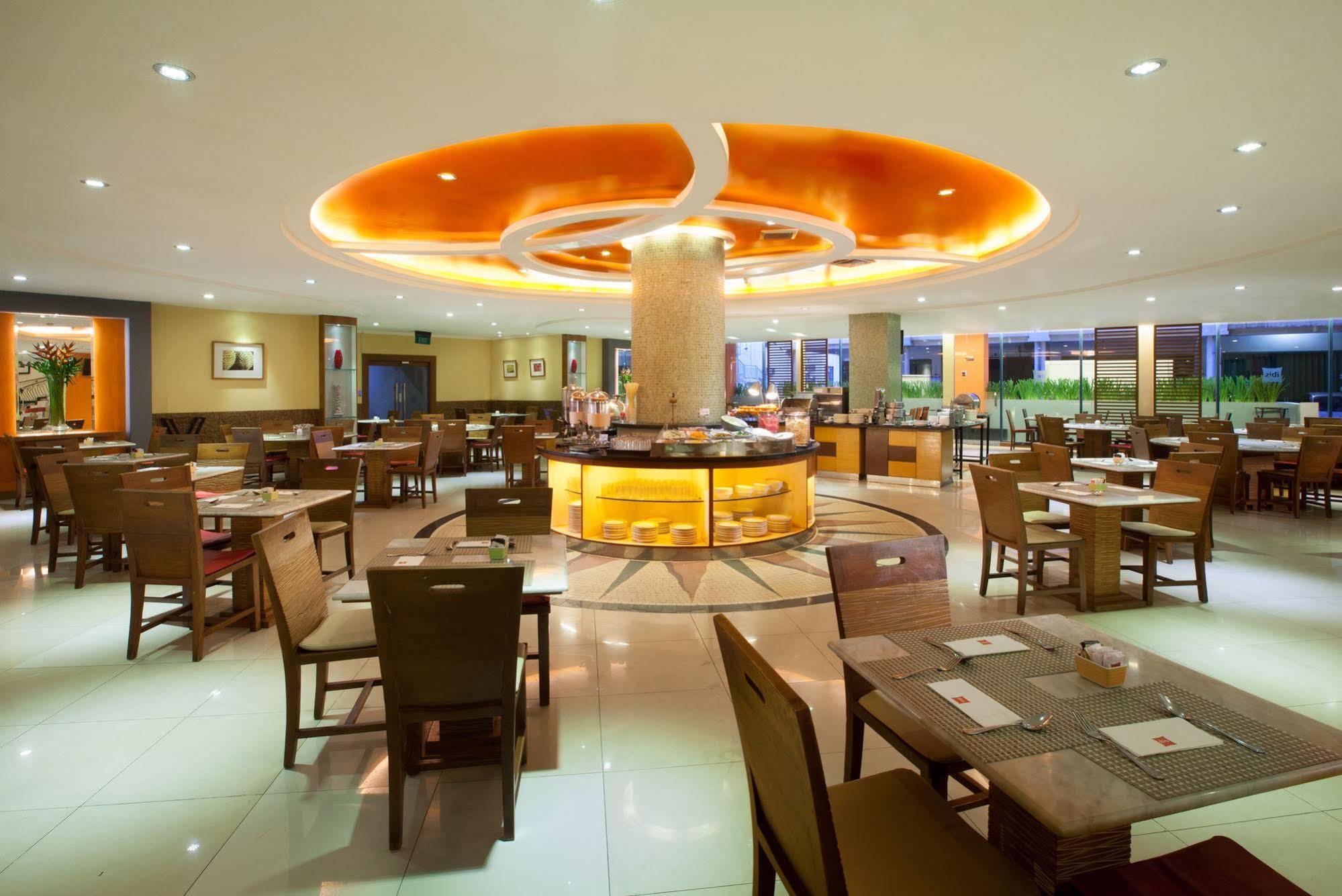 Ibis Mangga Dua Hotel Джакарта Екстериор снимка