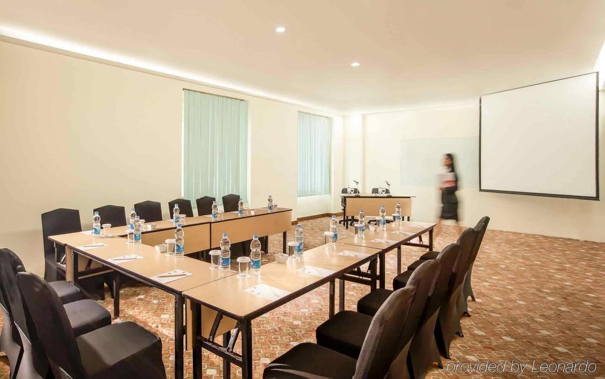Ibis Mangga Dua Hotel Джакарта Екстериор снимка