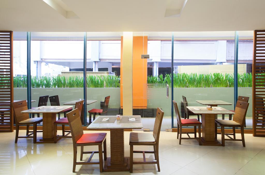 Ibis Mangga Dua Hotel Джакарта Екстериор снимка