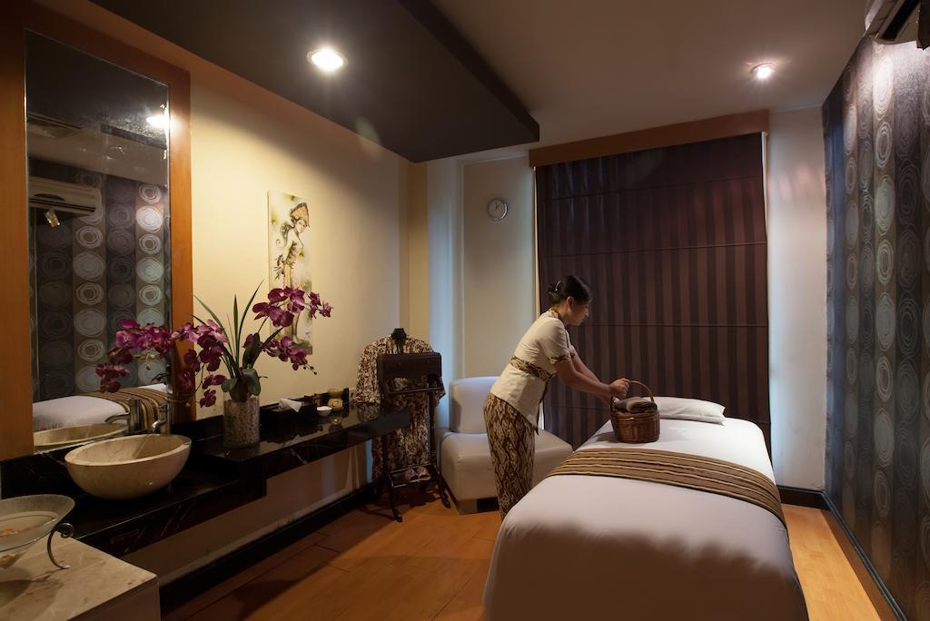 Ibis Mangga Dua Hotel Джакарта Екстериор снимка